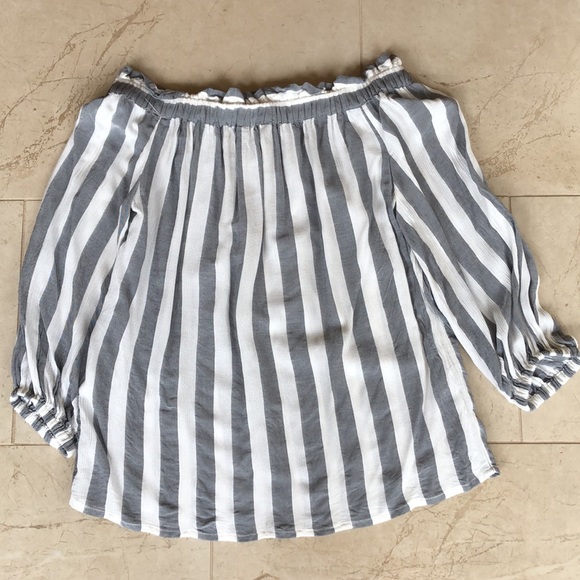 Banana Republic off the shoulder top - Picture 3 of 3